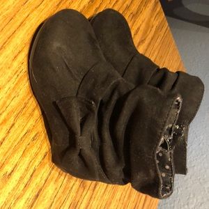 Girls, black boots; toddler 6